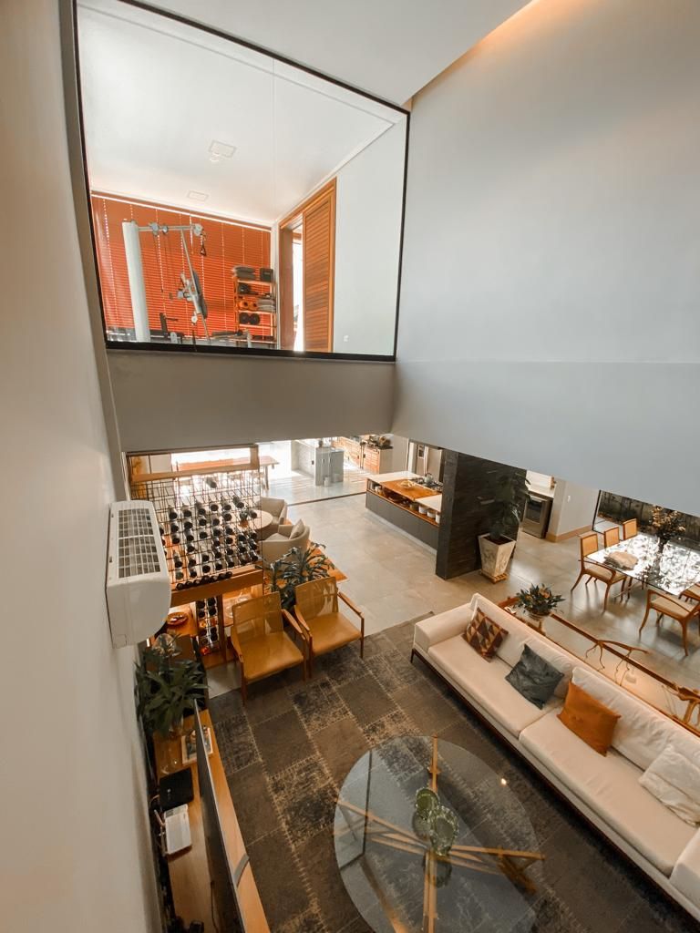 Sobrado Alto Padrão com Sacada e Vista para a Serra no Residencial Costa Nova, Massaguaçu