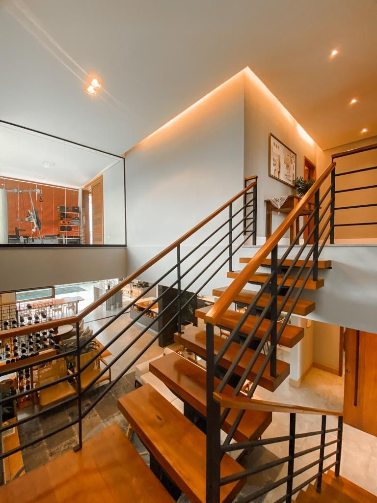 Sobrado Alto Padrão com Sacada e Vista para a Serra no Residencial Costa Nova, Massaguaçu