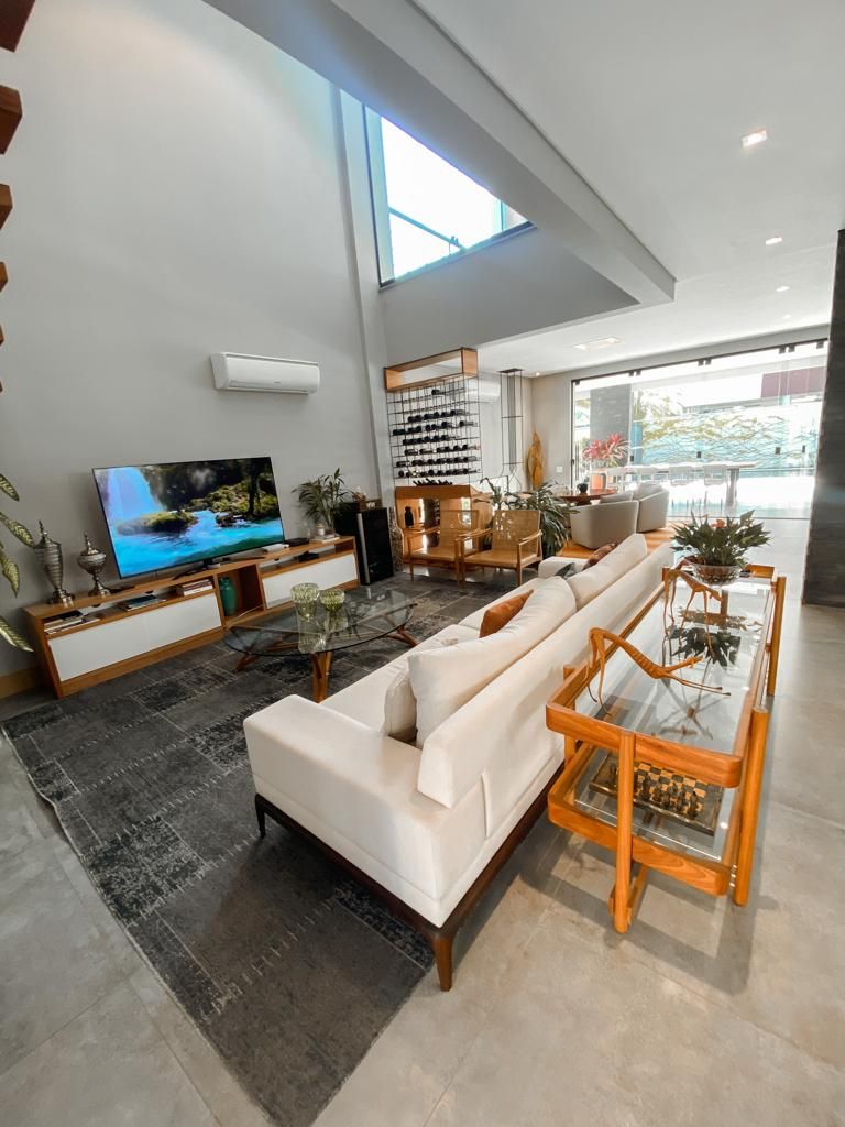 Sobrado Alto Padrão com Sacada e Vista para a Serra no Residencial Costa Nova, Massaguaçu