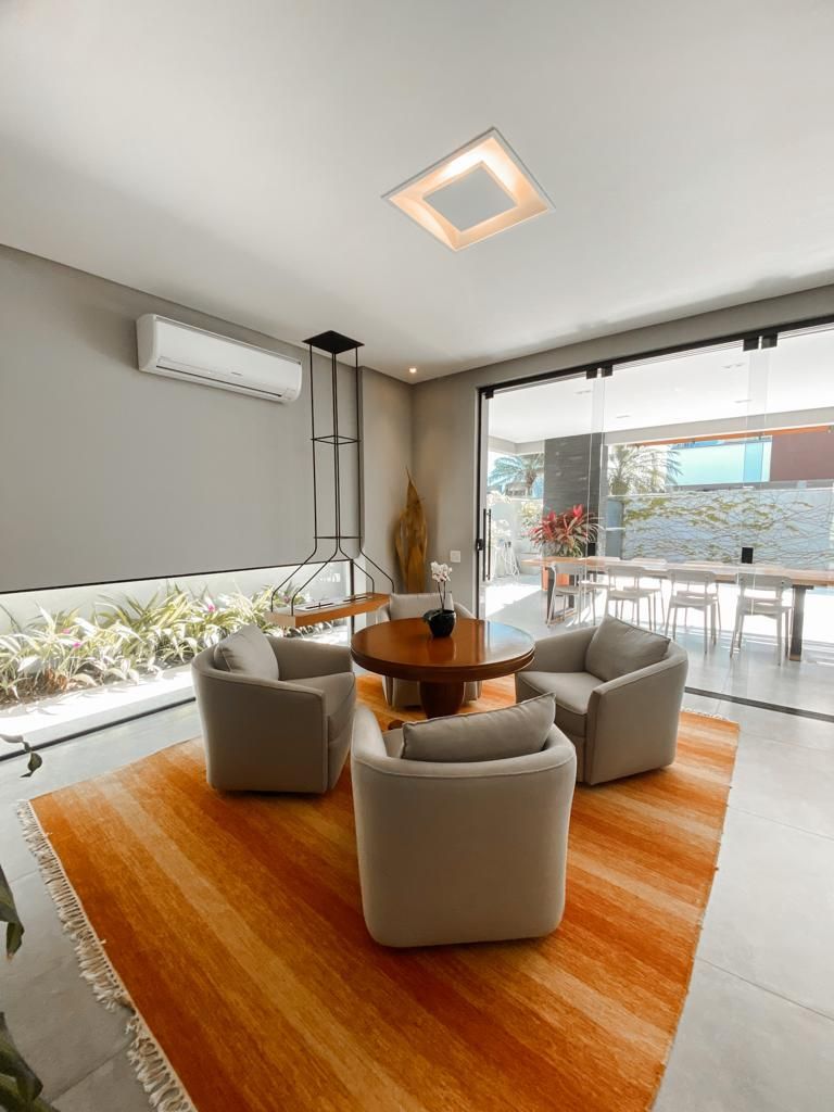 Sobrado Alto Padrão com Sacada e Vista para a Serra no Residencial Costa Nova, Massaguaçu