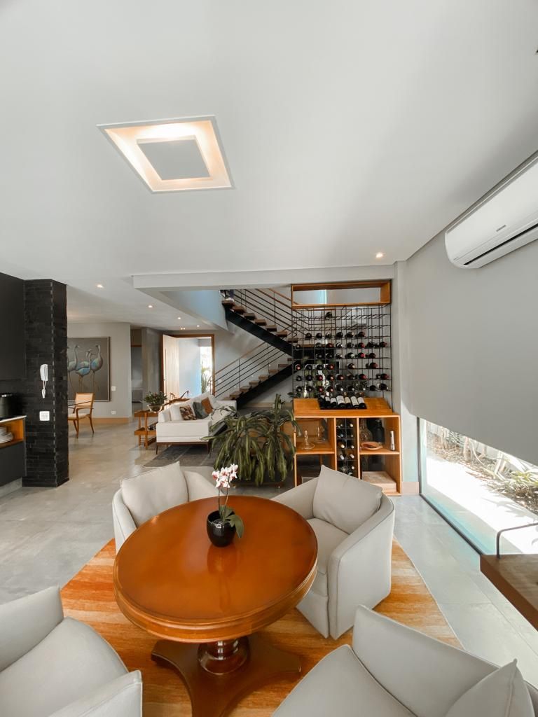Sobrado Alto Padrão com Sacada e Vista para a Serra no Residencial Costa Nova, Massaguaçu
