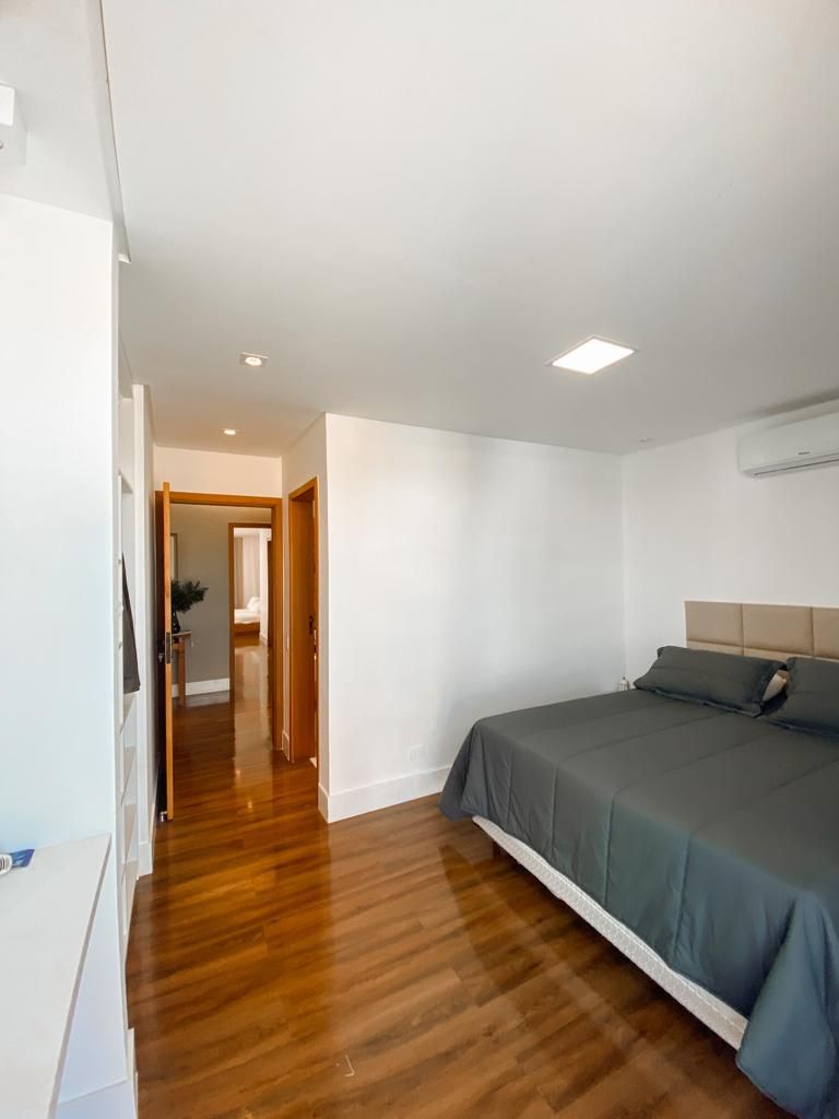Sobrado Alto Padrão com Sacada e Vista para a Serra no Residencial Costa Nova, Massaguaçu