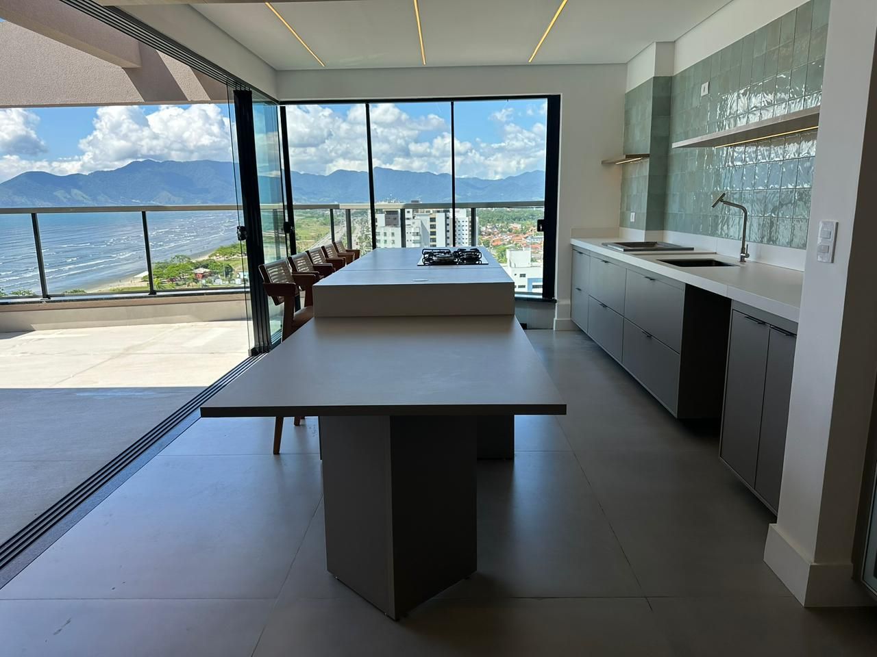 Cobertura Duplex Frente Mar no Condomínio Valência, Indaiá