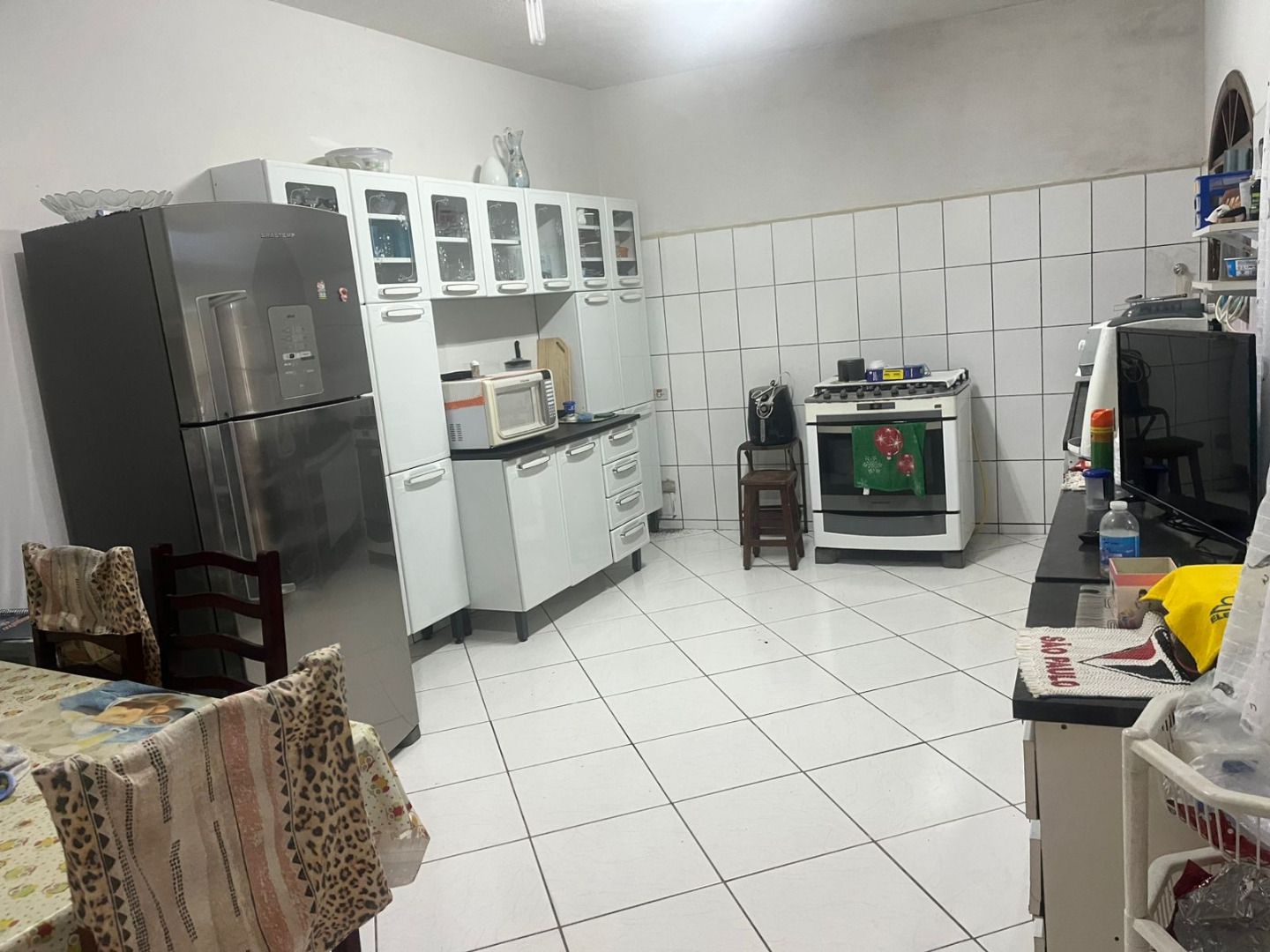Casa Térrea com Amplo Terreno e Garagem para 7 Carros no Balneário dos Golfinhos