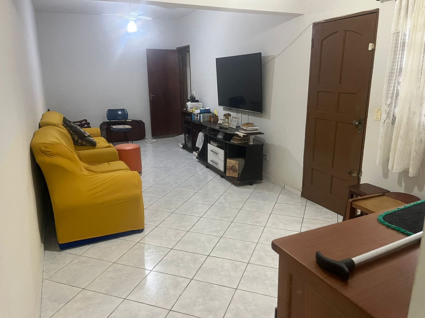 Casa Térrea com Amplo Terreno e Garagem para 7 Carros no Balneário dos Golfinhos