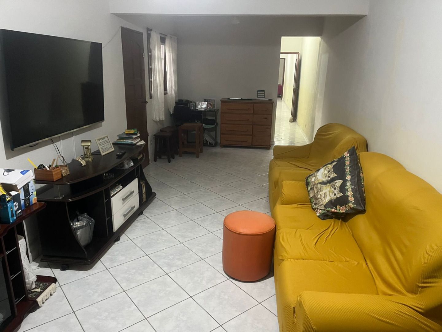 Casa Térrea com Amplo Terreno e Garagem para 7 Carros no Balneário dos Golfinhos
