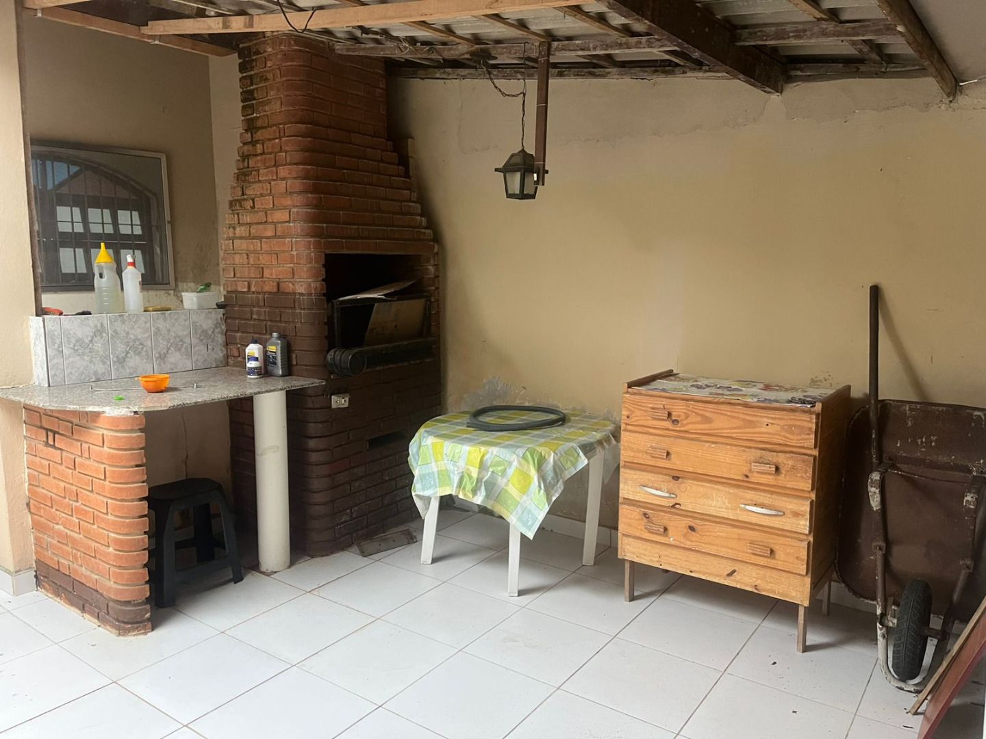 Casa Térrea com Amplo Terreno e Garagem para 7 Carros no Balneário dos Golfinhos