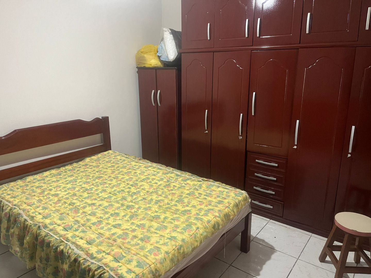 Casa Térrea com Amplo Terreno e Garagem para 7 Carros no Balneário dos Golfinhos