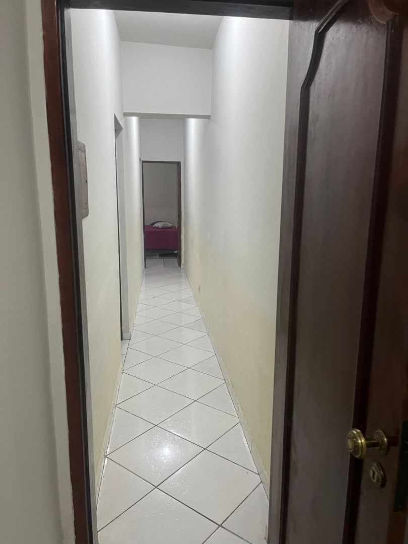 Casa Térrea com Amplo Terreno e Garagem para 7 Carros no Balneário dos Golfinhos