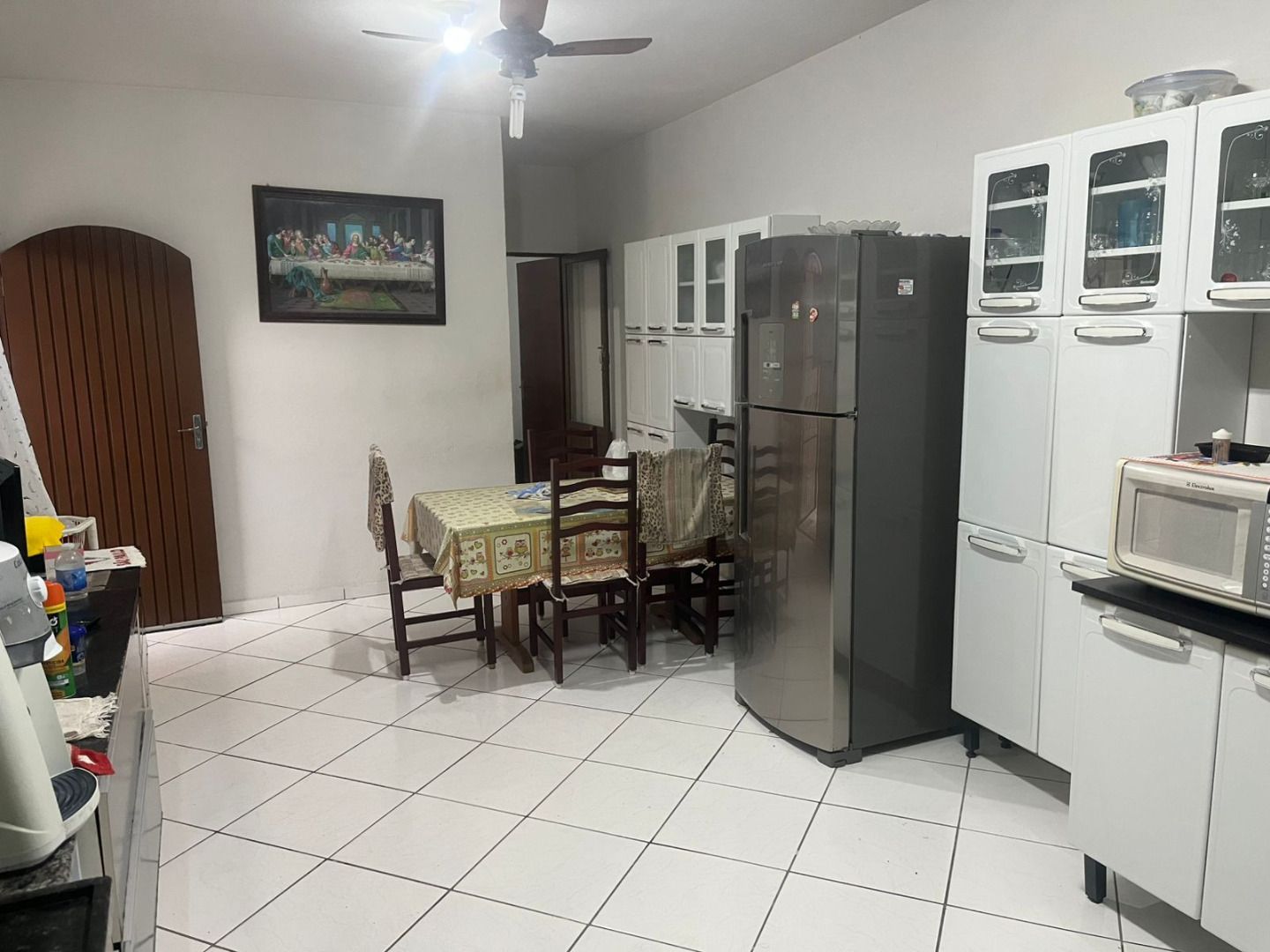 Casa Térrea com Amplo Terreno e Garagem para 7 Carros no Balneário dos Golfinhos