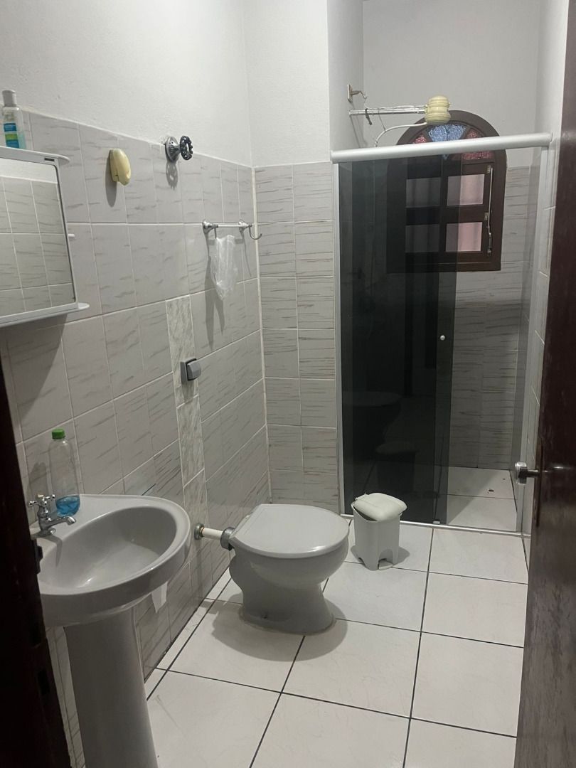 Casa Térrea com Amplo Terreno e Garagem para 7 Carros no Balneário dos Golfinhos