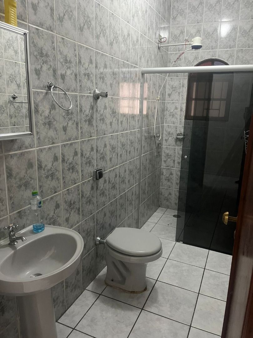 Casa Térrea com Amplo Terreno e Garagem para 7 Carros no Balneário dos Golfinhos