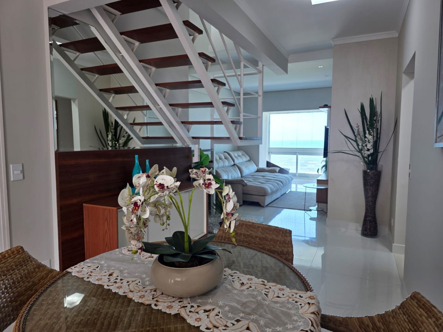 Apartamento Duplex com Vista Panorâmica para o Mar no Indaiá