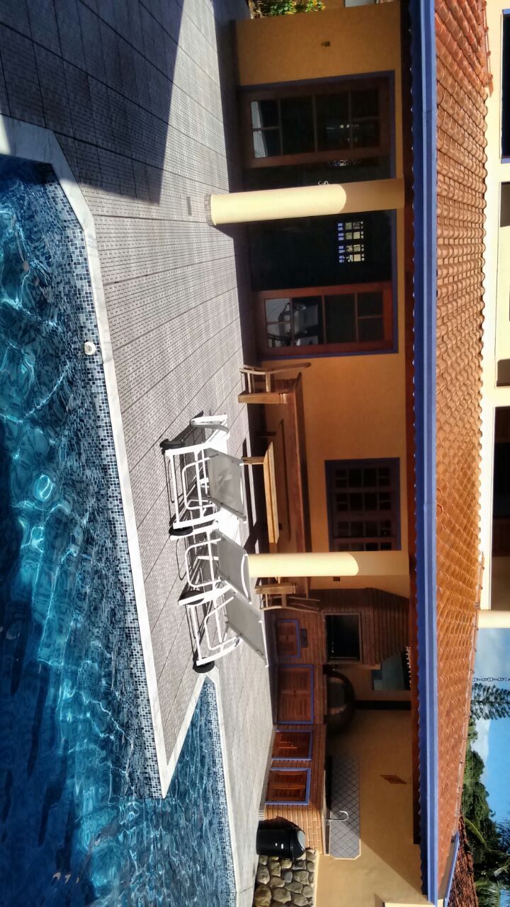 Sobrado com 4 dormitórios e piscina na Praia do Arrastão