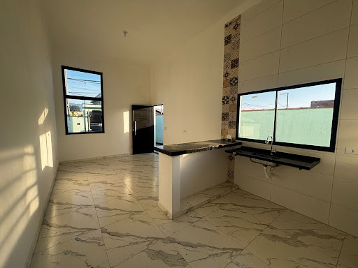 Casa Nova no Balneário dos Golfinhos