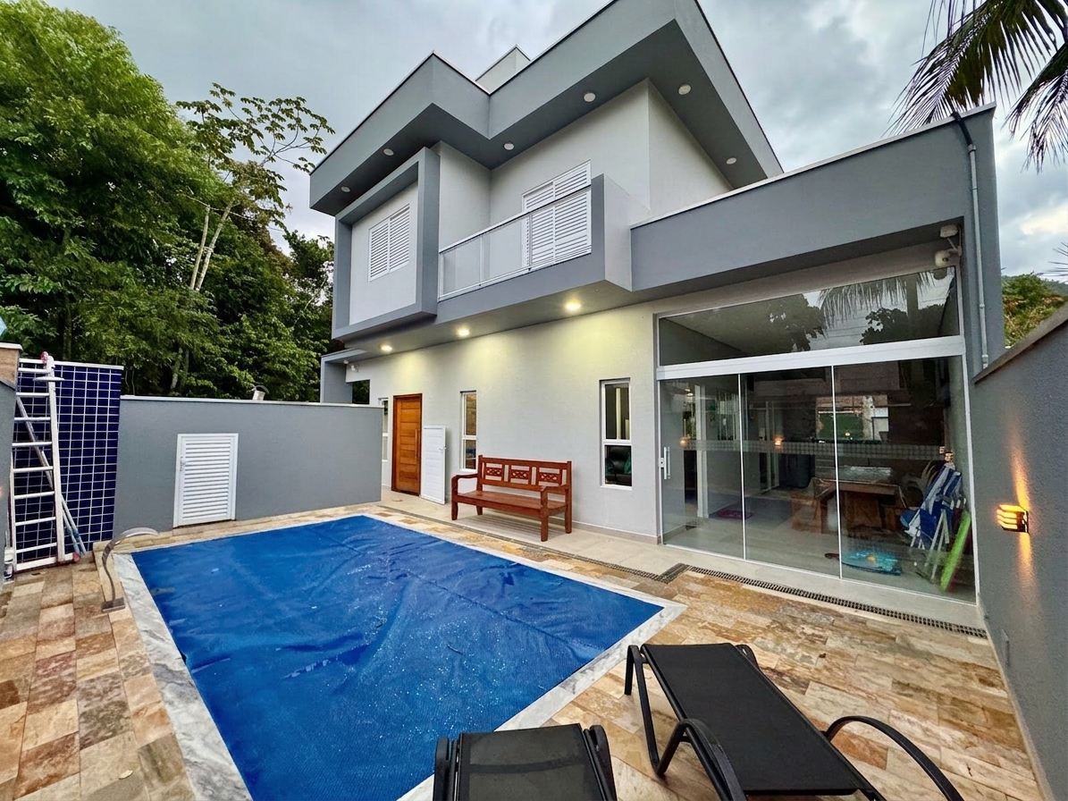 Casa mobiliada com piscina e energia fotovoltaica no Condomínio Mar Verde I em Praia da Mococa