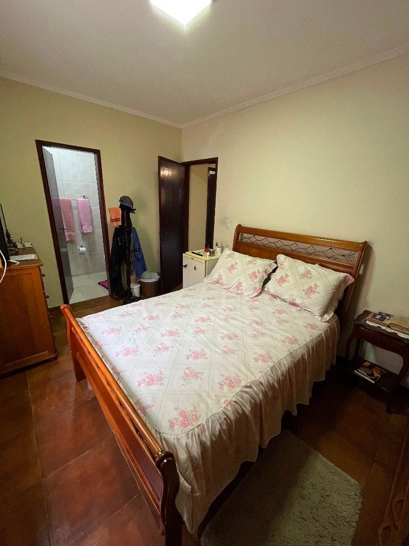 Casa com Amplo Terreno e Área Gourmet na Praia das Palmeiras