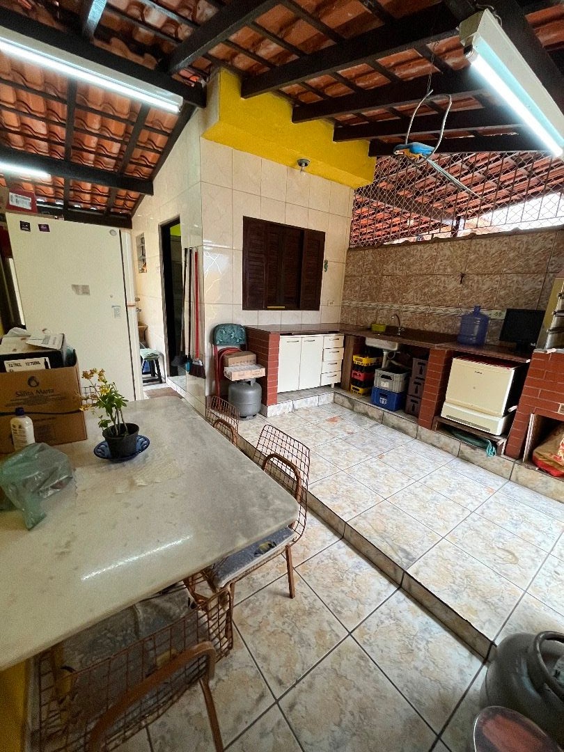 Casa com Amplo Terreno e Área Gourmet na Praia das Palmeiras