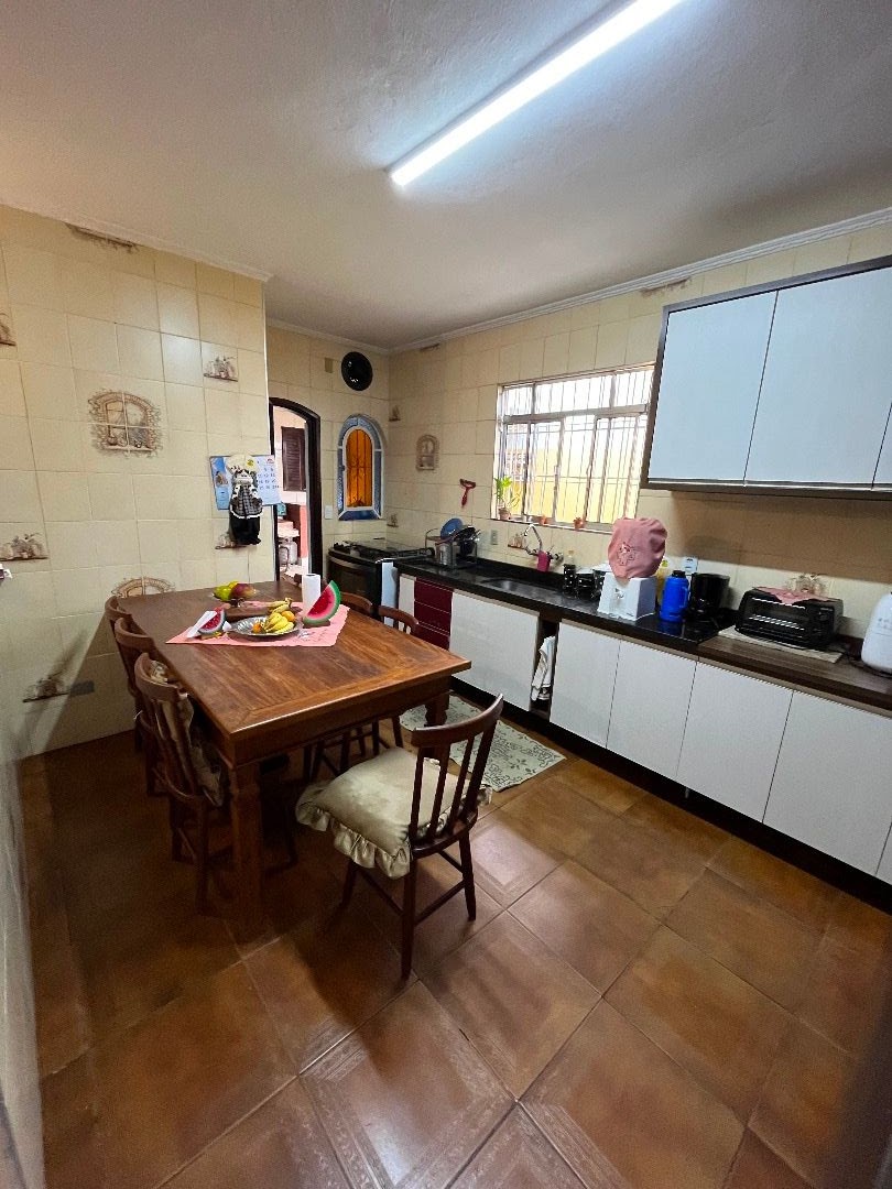 Casa com Amplo Terreno e Área Gourmet na Praia das Palmeiras