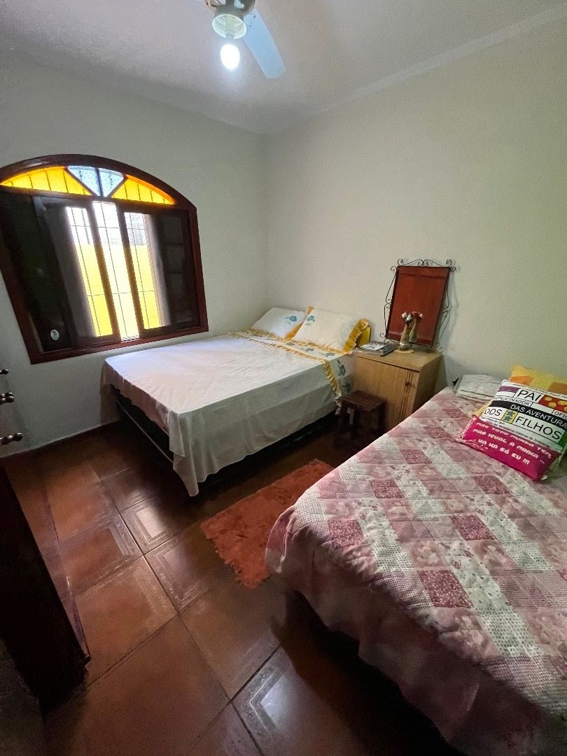 Casa com Amplo Terreno e Área Gourmet na Praia das Palmeiras