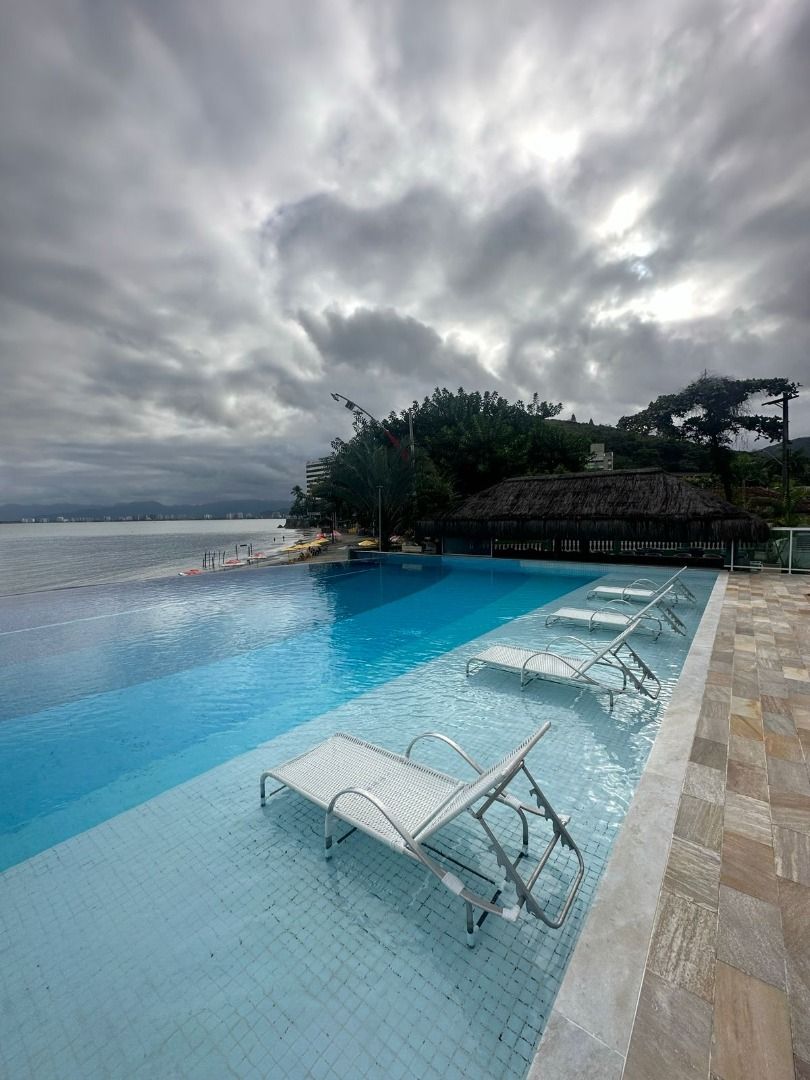 Apartamento Pé na Areia com Piscina de Borda Infinita na Prainha