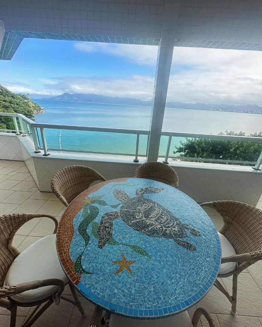 Apartamento Pé na Areia com Piscina de Borda Infinita na Prainha