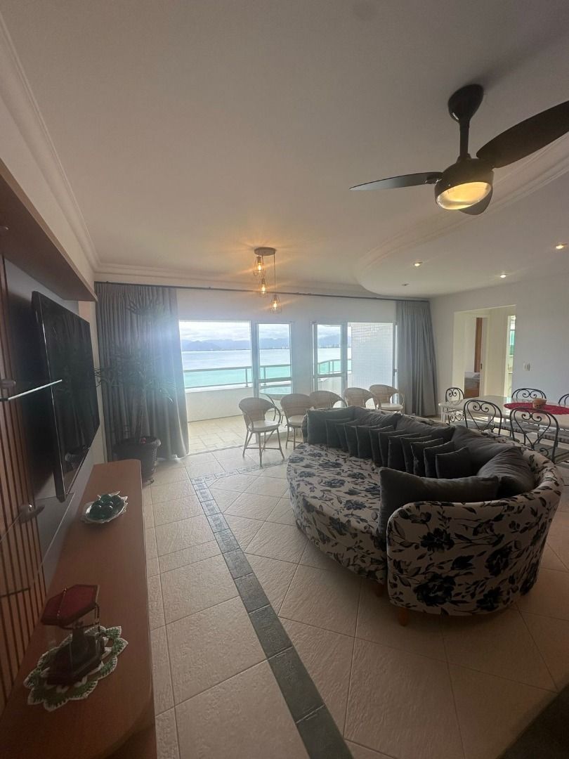 Apartamento Pé na Areia com Piscina de Borda Infinita na Prainha