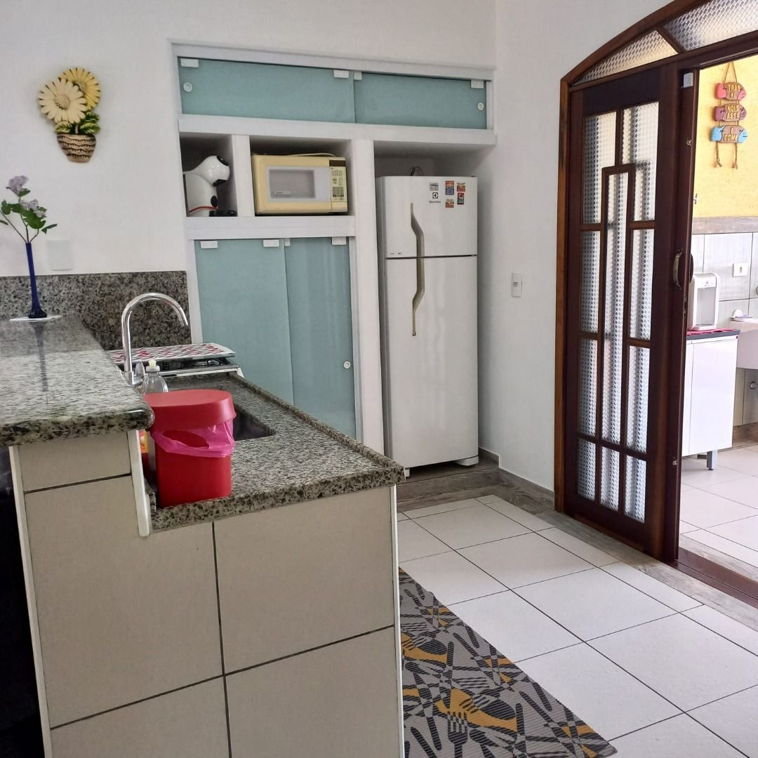 Sobrado com 4 Dormitórios e Varanda nos Dois Pavimentos no Martim de Sá