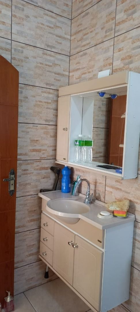 Sobrado com 4 Dormitórios e Varanda nos Dois Pavimentos no Martim de Sá