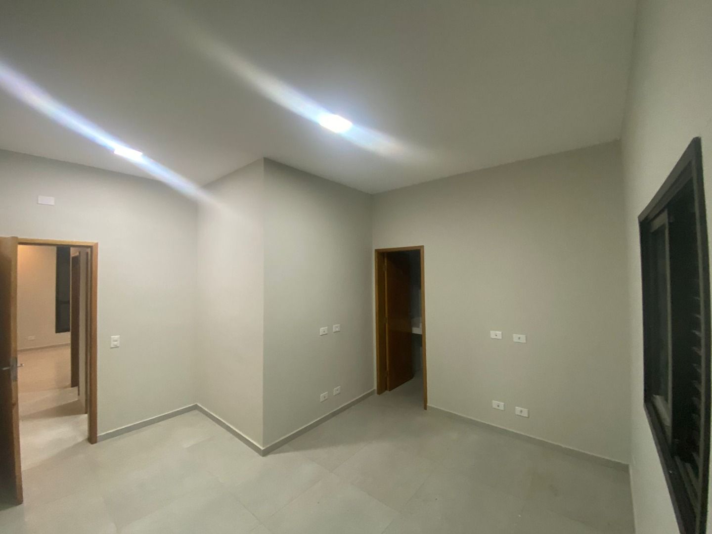 Casa Nova com Suíte no Balneário dos Golfinhos