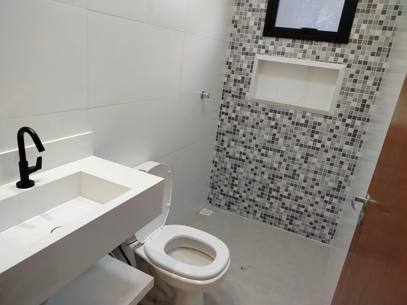 Casa com 2 dormitórios e suíte em Caraguatatuba
