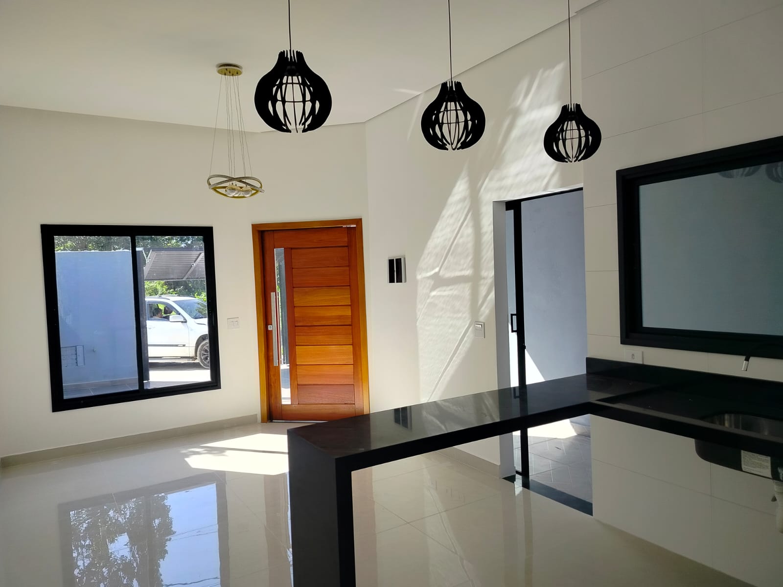Casa com 2 dormitórios e suíte em Caraguatatuba
