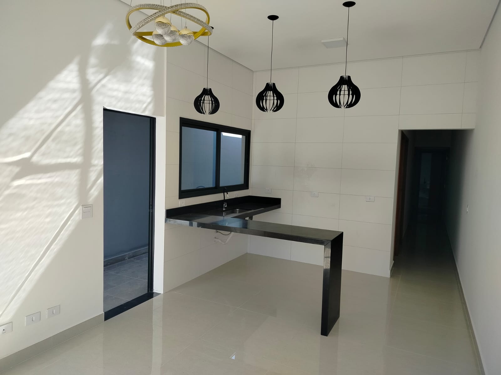 Casa com 2 dormitórios e suíte em Caraguatatuba