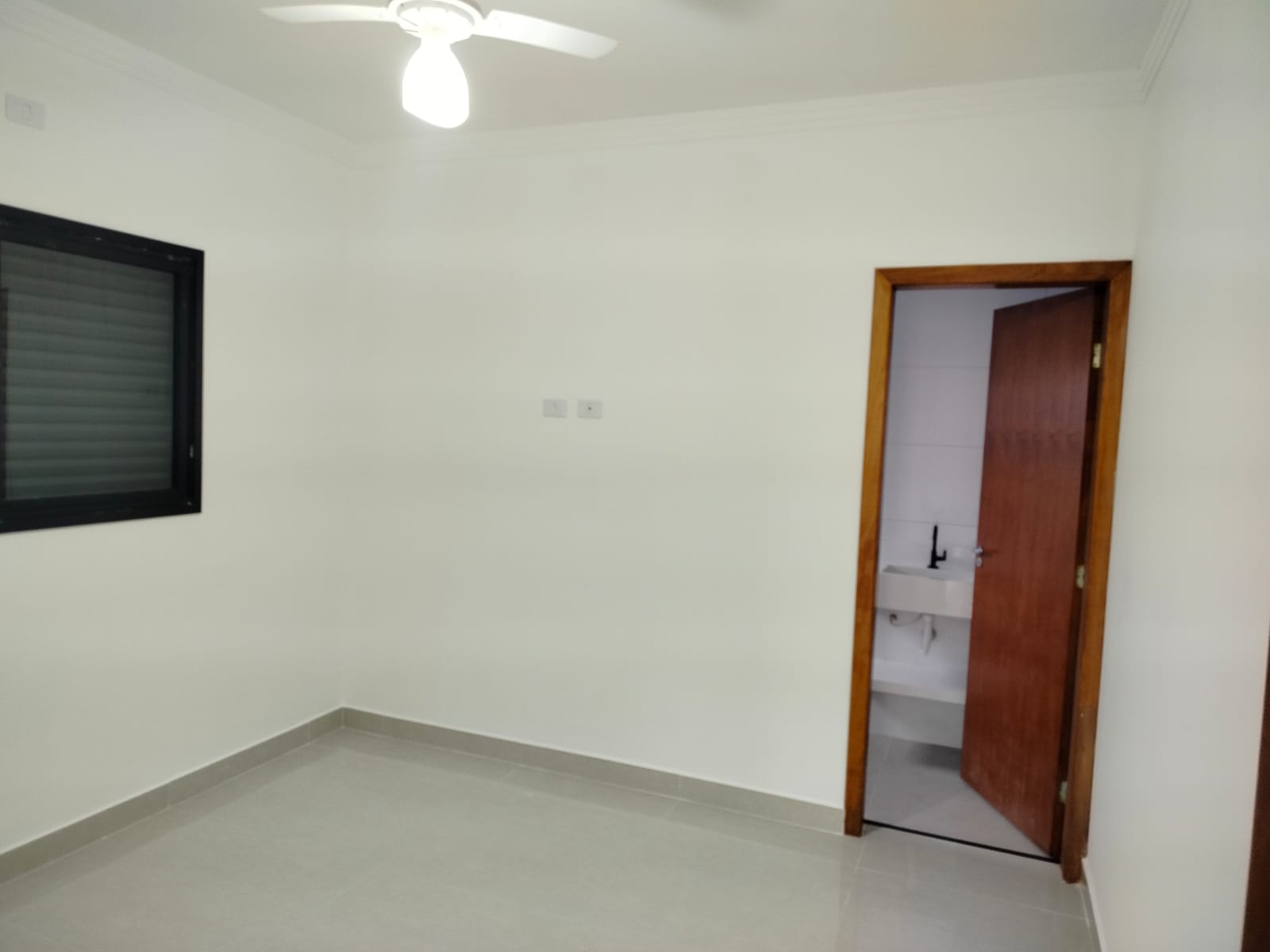 Casa com 2 dormitórios e suíte em Caraguatatuba
