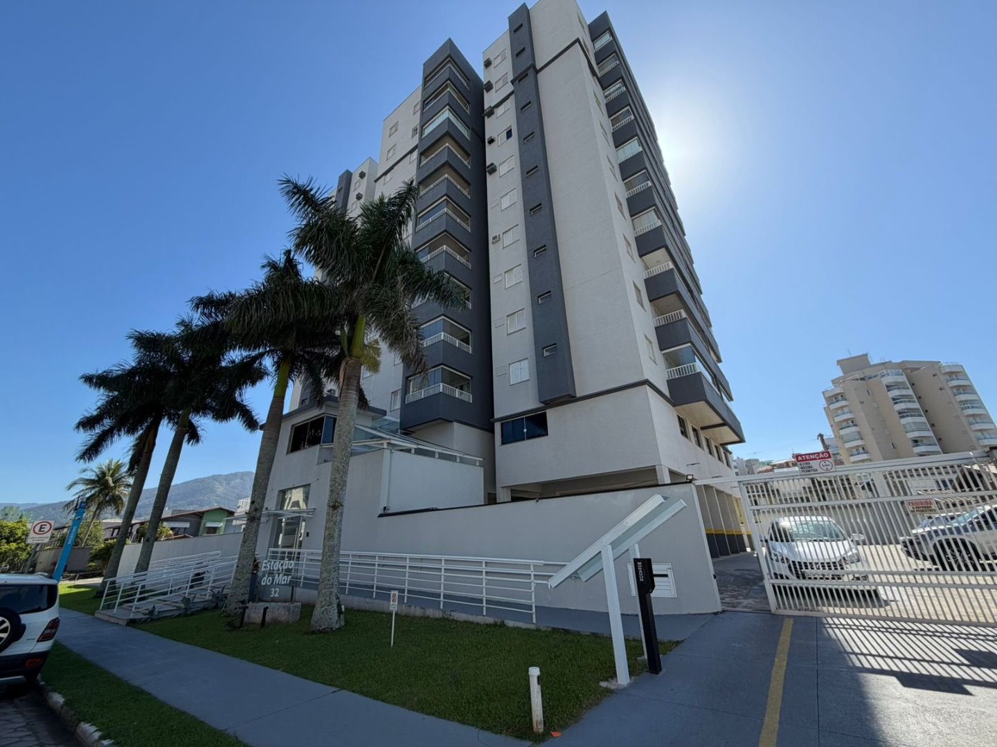 Apartamento Mobiliado com Vista Panorâmica para o Mar no Indaiá