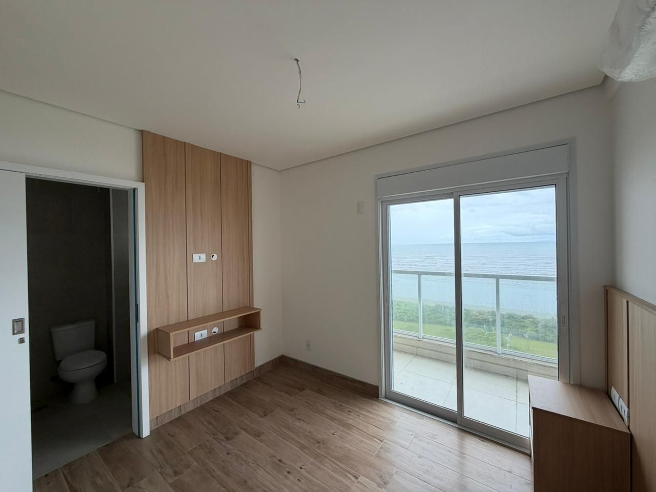 Apartamento Frente Mar com Vista Panorâmica no Safira Deck Mar, Jardim Britânia