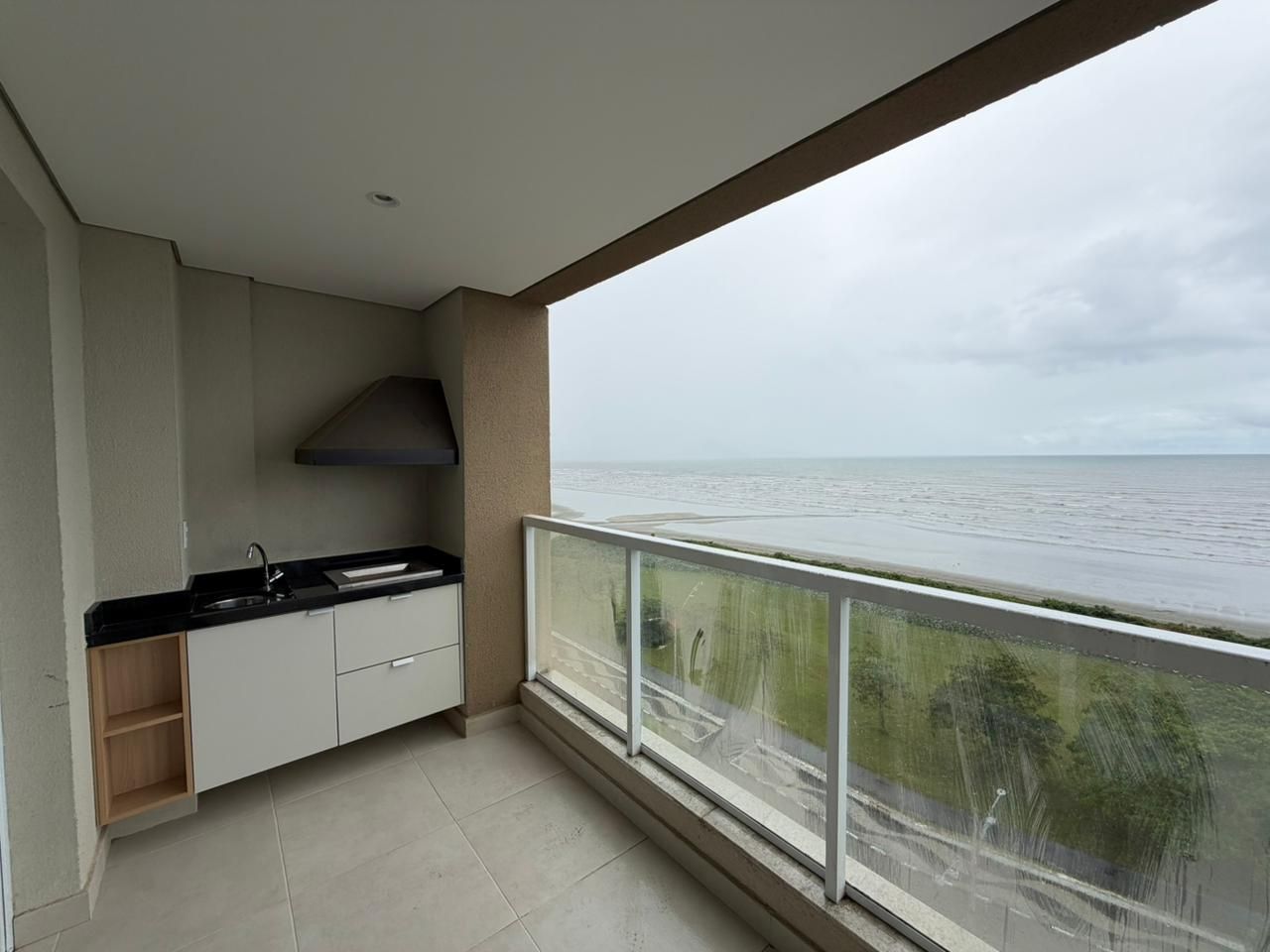 Apartamento Frente Mar com Vista Panorâmica no Safira Deck Mar, Jardim Britânia