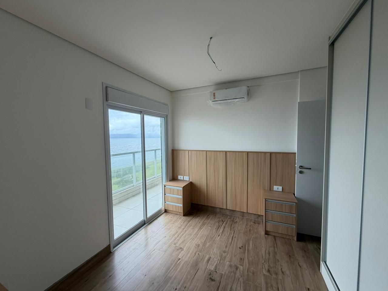 Apartamento Frente Mar com Vista Panorâmica no Safira Deck Mar, Jardim Britânia