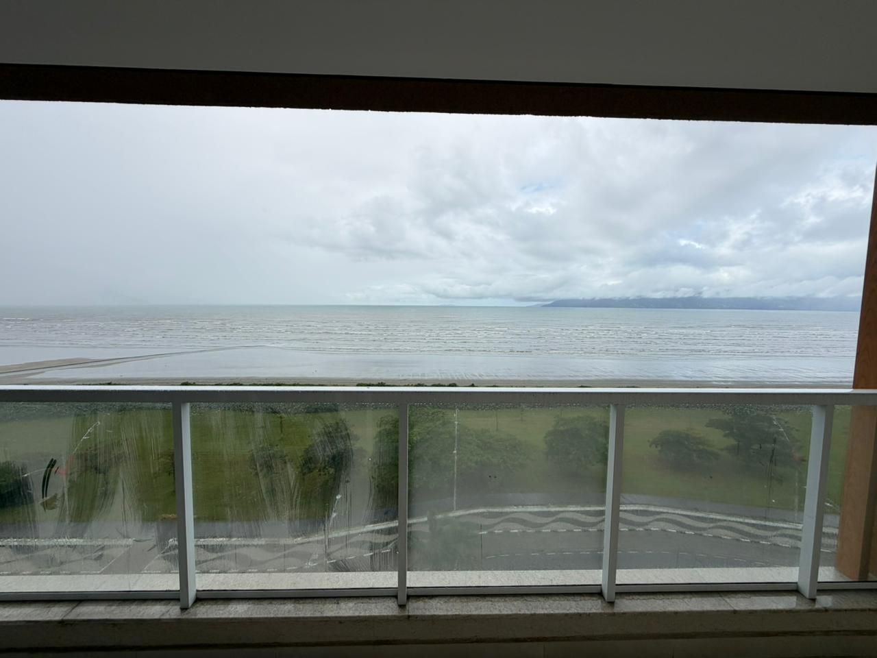 Apartamento Frente Mar com Vista Panorâmica no Safira Deck Mar, Jardim Britânia