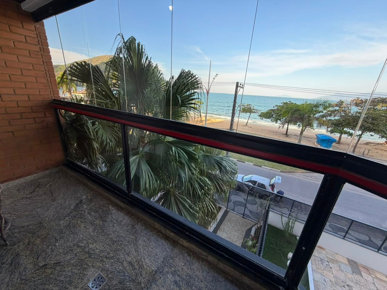 Apartamento Frente Mar com Suíte no San Martin, Martim de Sá