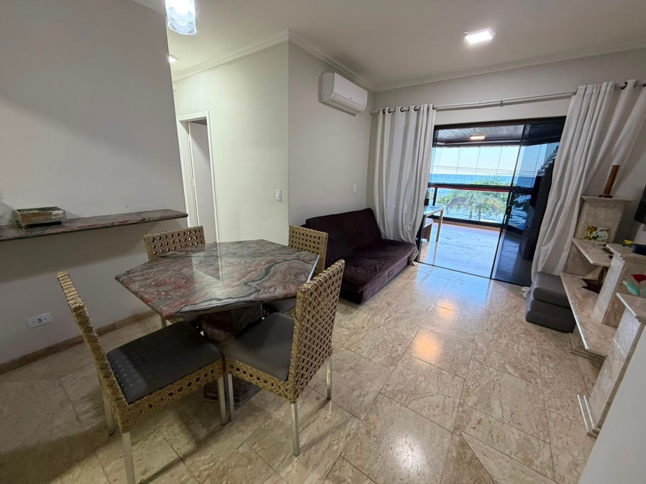 Apartamento Frente Mar com Suíte no San Martin, Martim de Sá