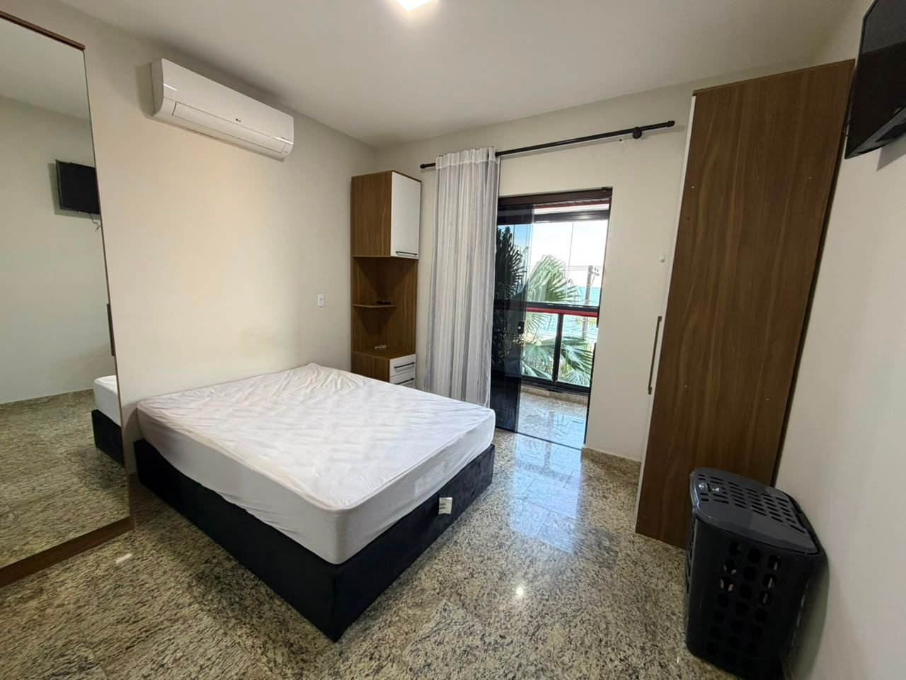 Apartamento Frente Mar com Suíte no San Martin, Martim de Sá