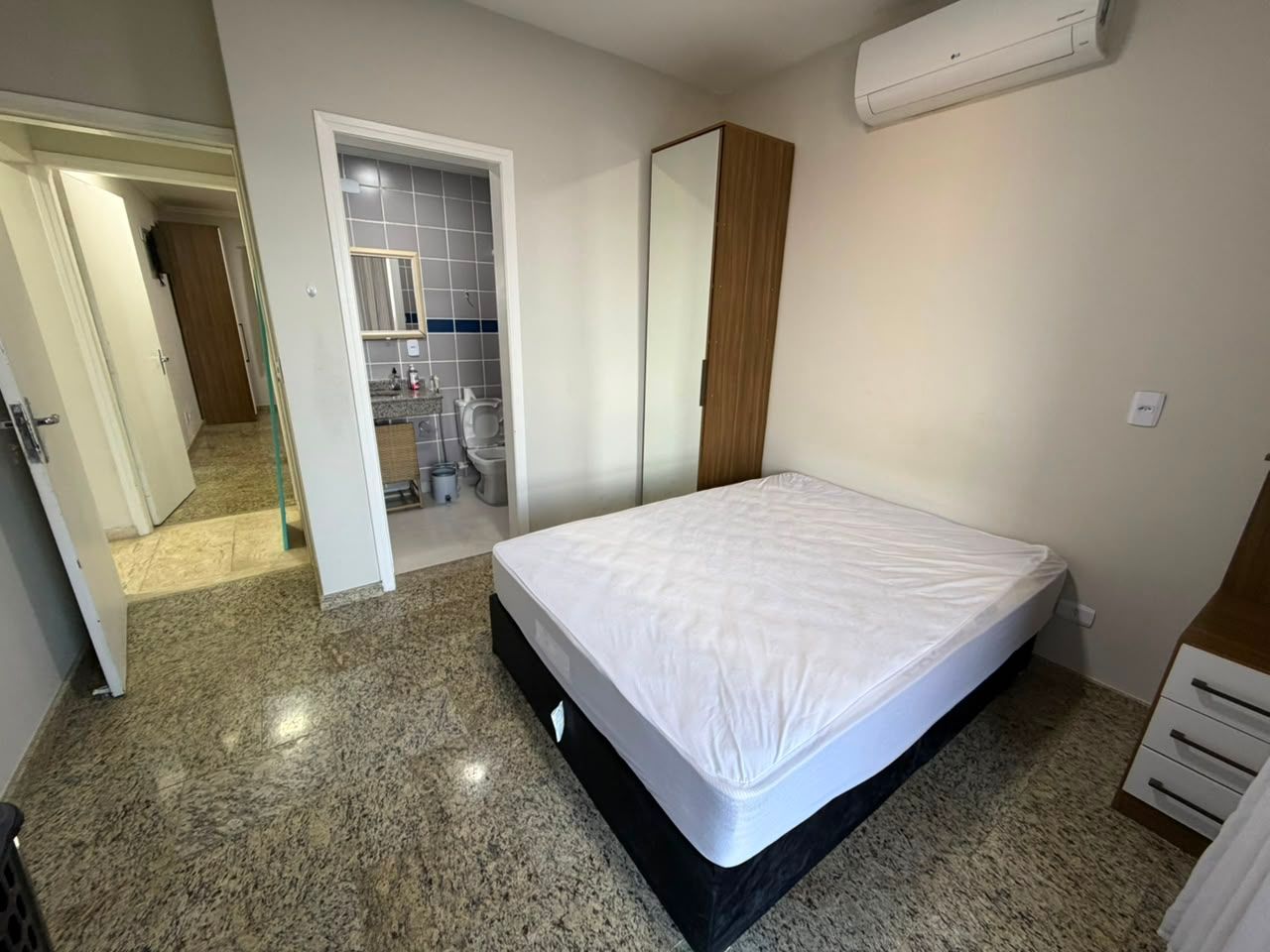 Apartamento Frente Mar com Suíte no San Martin, Martim de Sá