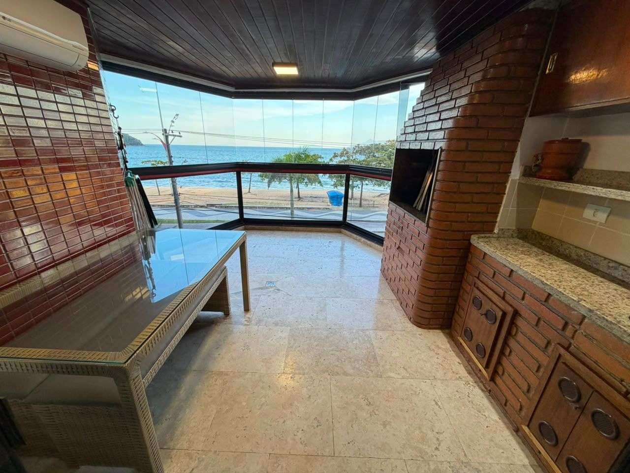 Apartamento Frente Mar com Suíte no San Martin, Martim de Sá