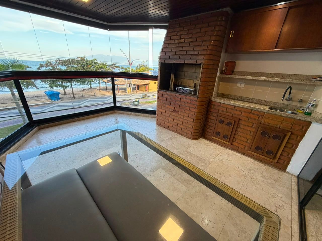 Apartamento Frente Mar com Suíte no San Martin, Martim de Sá