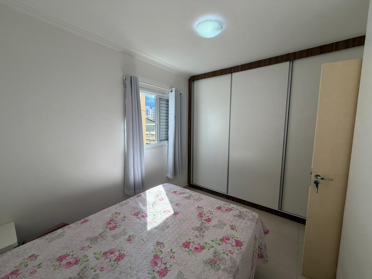 Apartamento Mobiliado a 600 Metros da Praia Martim de Sá, Residencial Lion