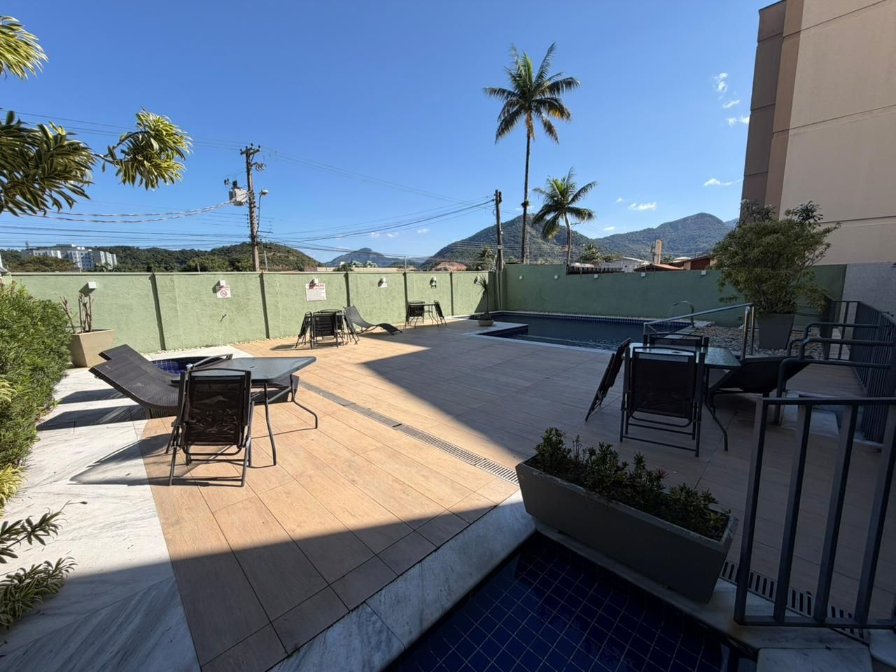 Apartamento Mobiliado a 600 Metros da Praia Martim de Sá, Residencial Lion