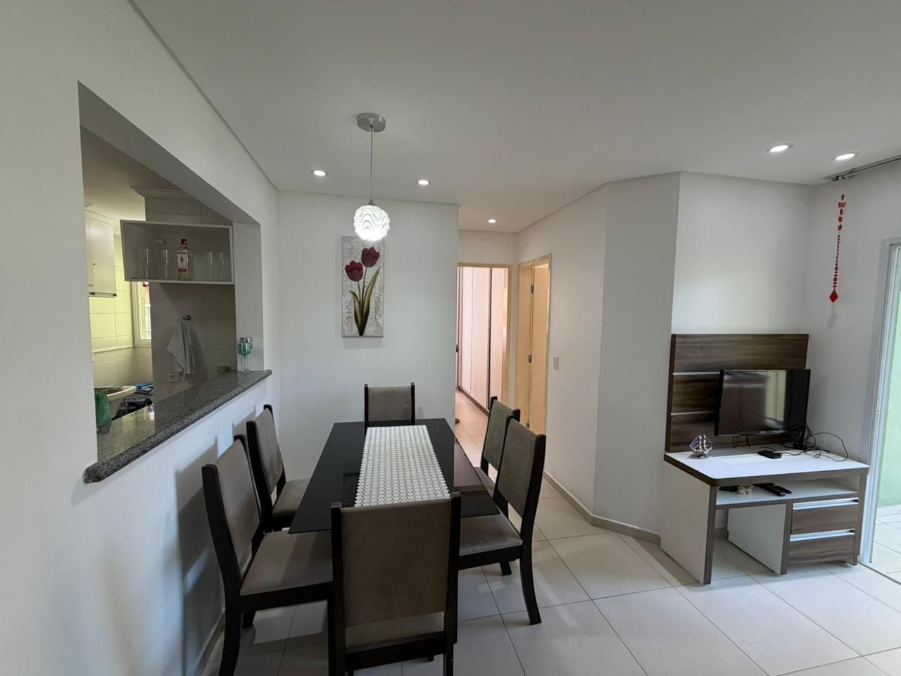Apartamento Mobiliado a 600 Metros da Praia Martim de Sá, Residencial Lion